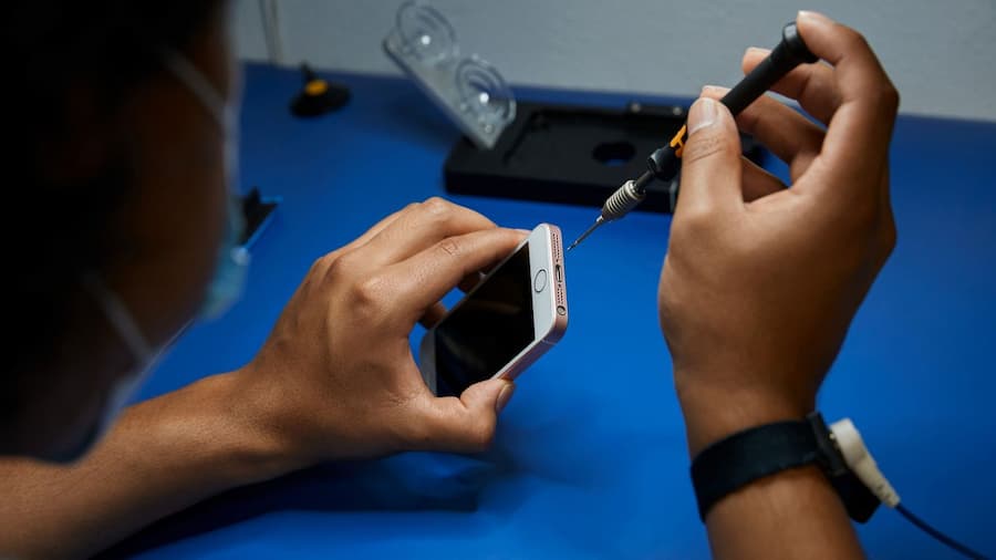 Réinventer la Réparation de Smartphones en 2023 : L&rsquo;Approche Innovante de Microwest à Neuchâtel